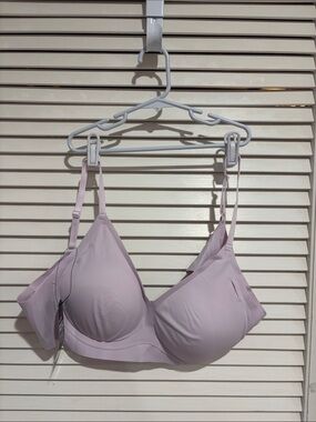 Seamless Wireless Light Lavender Bra with Adjustable Straps